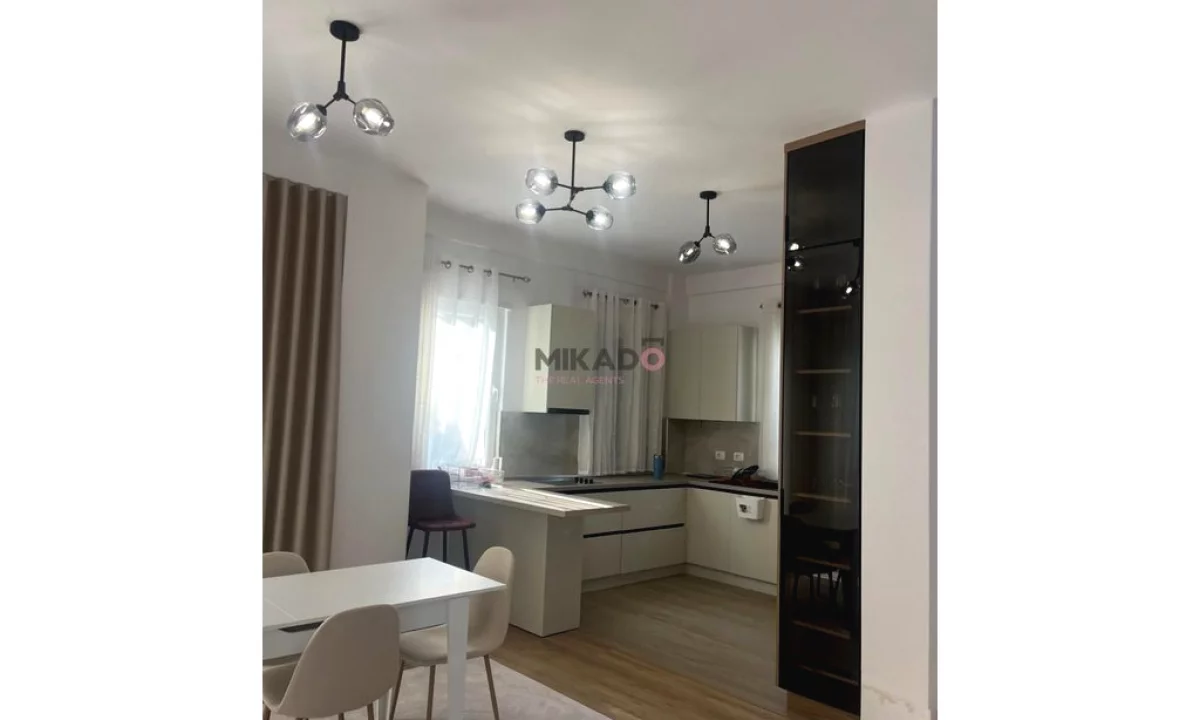 Shtepi me qera Vila Luksoze ne Tirane, 4+1, Mobilimi E mobiluar, Pagesa 2,500  Euro.