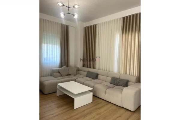 Shtepi me qera Vila Luksoze ne Tirane, 4+1, Mobilimi E mobiluar, Pagesa 2,500  Euro.