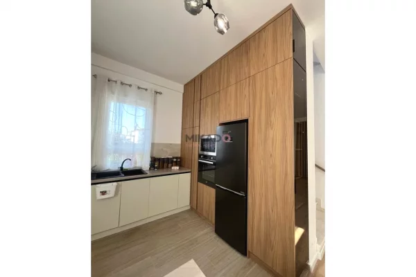 Shtepi me qera Vila Luksoze ne Tirane, 4+1, Mobilimi E mobiluar, Pagesa 2,500  Euro.