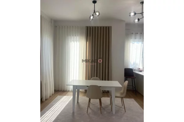 Shtepi me qera Vila Luksoze ne Tirane, 4+1, Mobilimi E mobiluar, Pagesa 2,500  Euro.