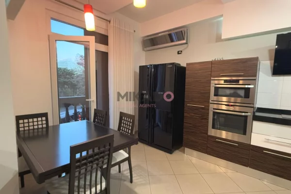 Shtepi me qera Apartament ne Tirane, 2+1, Mobilimi E mobiluar, Pagesa 800  Euro.