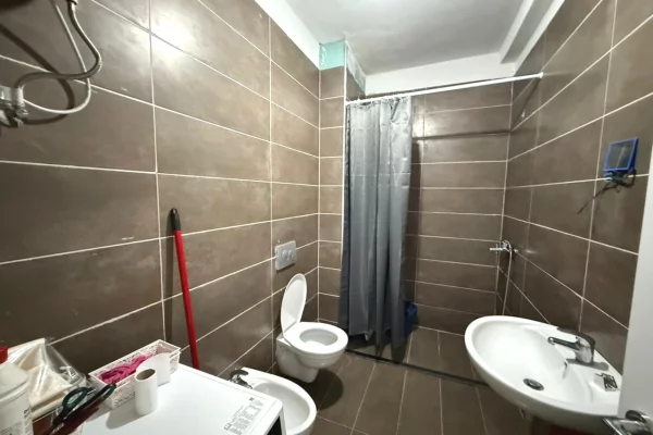 Shtepi me qera Apartament ne Tirane, 1+1, Mobilimi E mobiluar, Pagesa 450  Euro.