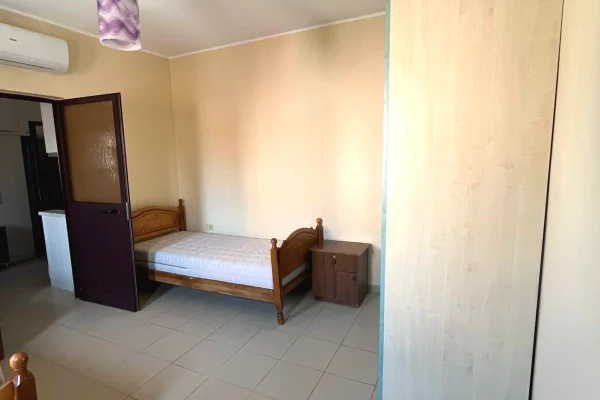 Shtepi me qera Shtepi Private ne Tirane, 1+1, Mobilimi E mobiluar, Pagesa 320  Euro.