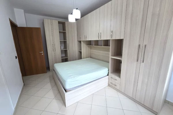 Shtepi me qera Apartament ne Durres, 2+1, Mobilimi E mobiluar, Pagesa 500  Euro.