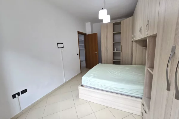 Shtepi me qera Apartament ne Durres, 2+1, Mobilimi E mobiluar, Pagesa 500  Euro.