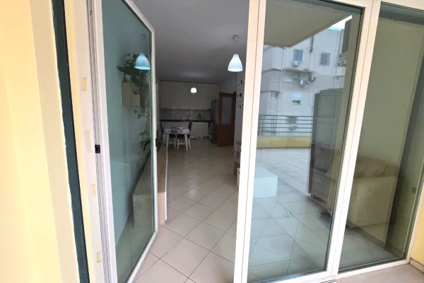 Shtepi me qera Apartament ne Durres, 2+1, Mobilimi E mobiluar, Pagesa 500  Euro.