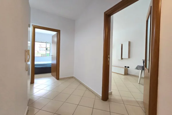 Shtepi me qera Apartament ne Durres, 2+1, Mobilimi E mobiluar, Pagesa 500  Euro.