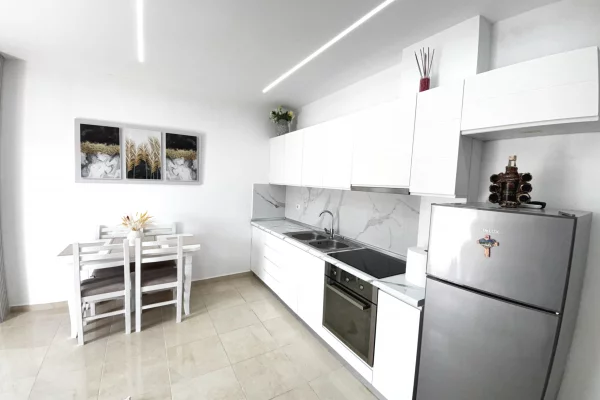 Shtepi ne shitje Apartament ne Durres, 1+1, Mobilimi E mobiluar, Pagesa 120,000  Euro.