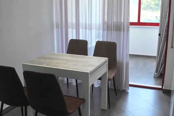 Shtepi me qera Apartament ne Durres, 2+1, Mobilimi E mobiluar, Pagesa 700  Euro.