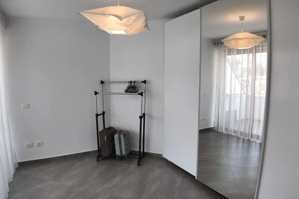 Shtepi me qera Apartament ne Durres, 2+1, Mobilimi E mobiluar, Pagesa 700  Euro.