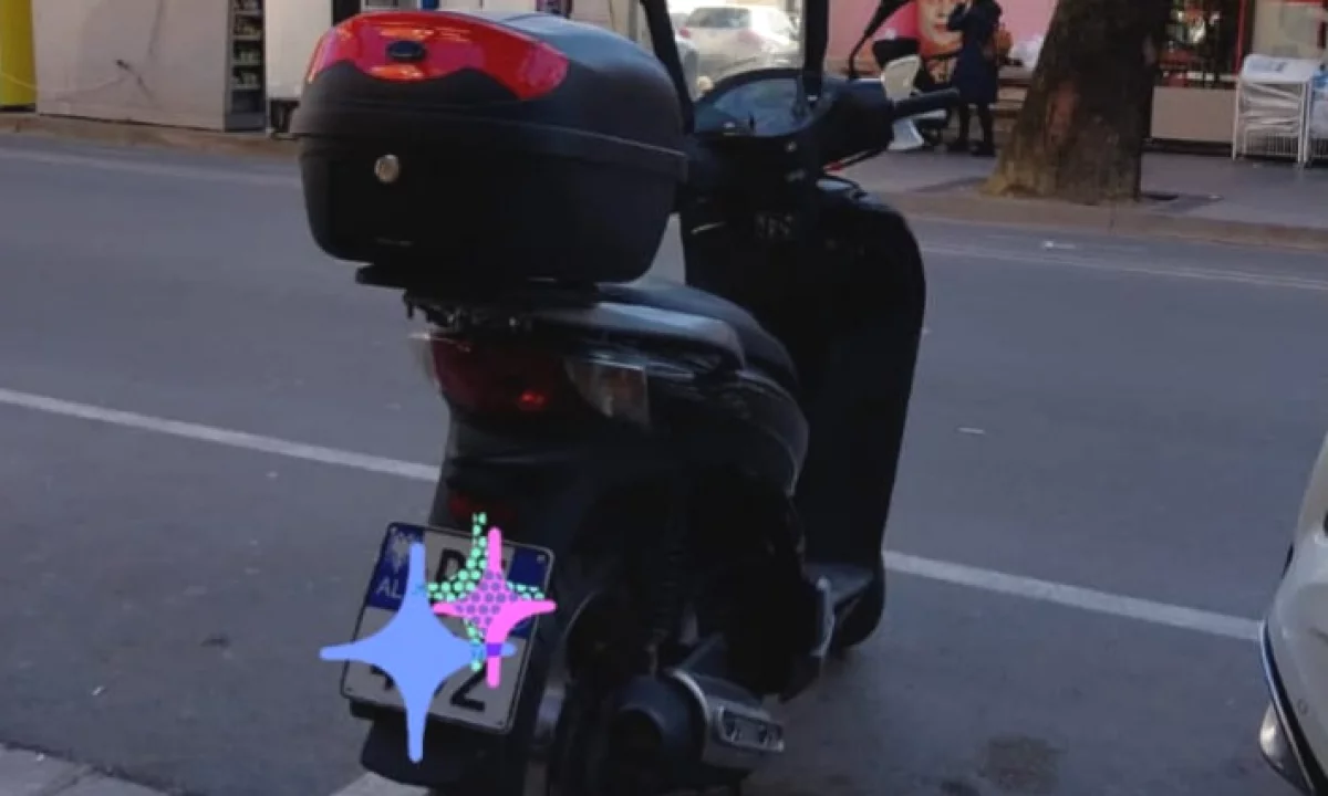 SHESIM MOTORR HONDA 125 CC ME NGJYRE TE ZEZE NE GJENDJE PERFEKTE.