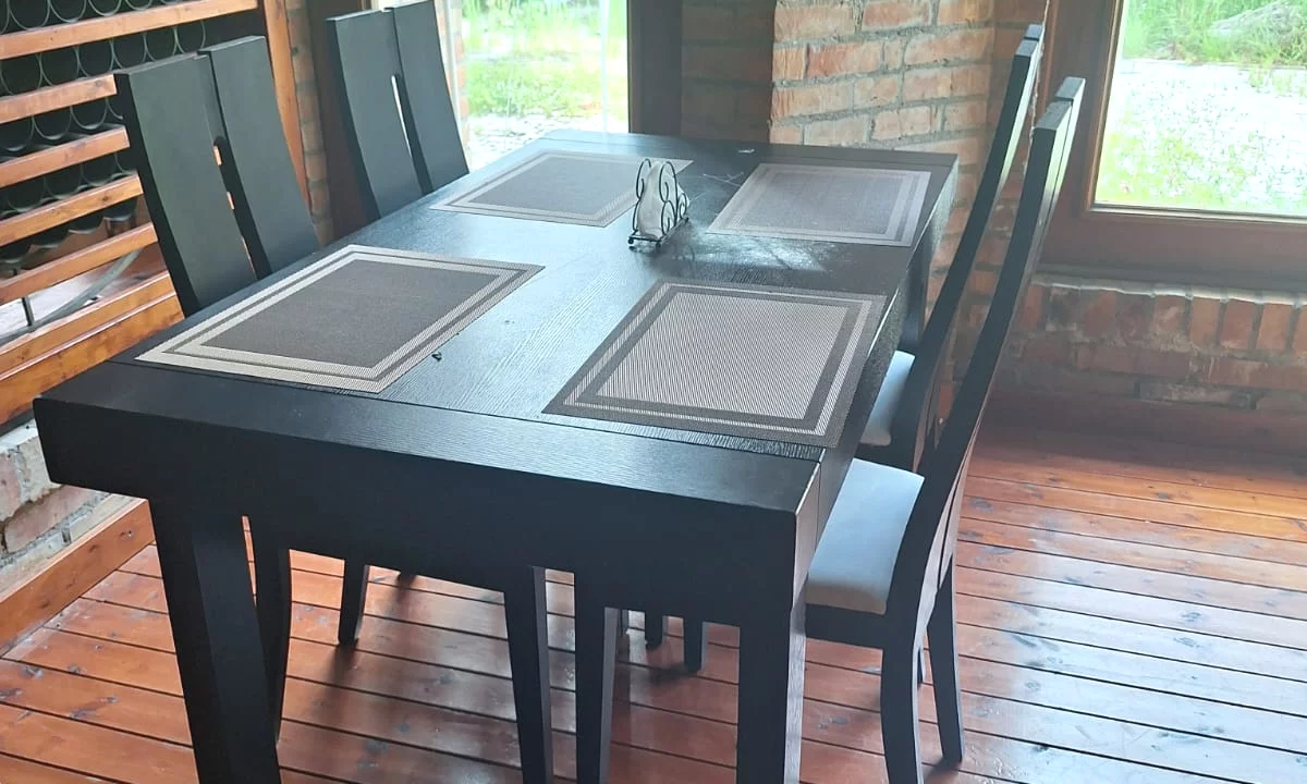 OKAZION. MBYLLET HOTEL SHITEN SETE TAVOLINA DRURI dhe KARRIKE, ZONA PRANE QERRETIT