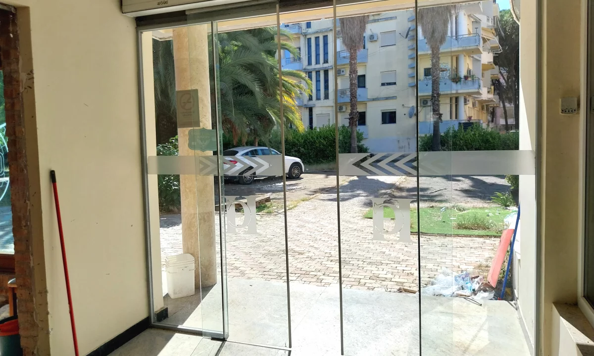 OKAZION. MBYLLET HOTEL ☆☆☆☆ SHITET 1 PORTE XHAMI AUTOMATIKE 