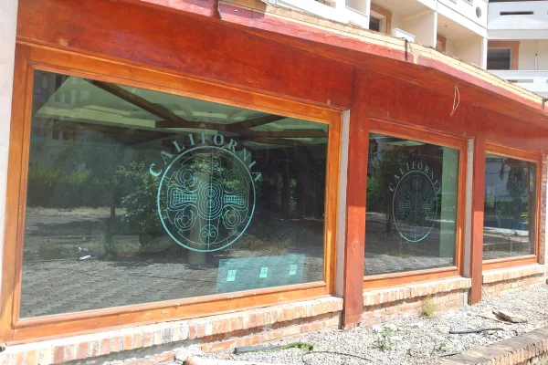 OKAZION. MBYLLET HOTEL☆☆☆☆ • SHITET E GJITHE DRURI  SALLES SE BRENDSHME DHE JASHTME TE NJE RESTORANT