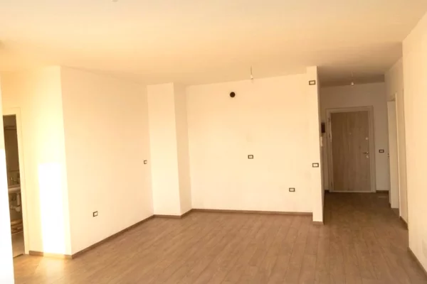 Shtepi me qera Apartament ne Tirane, 3+1, Mobilimi Bosh, pa mobiluar, Pagesa 50,000  Leke.