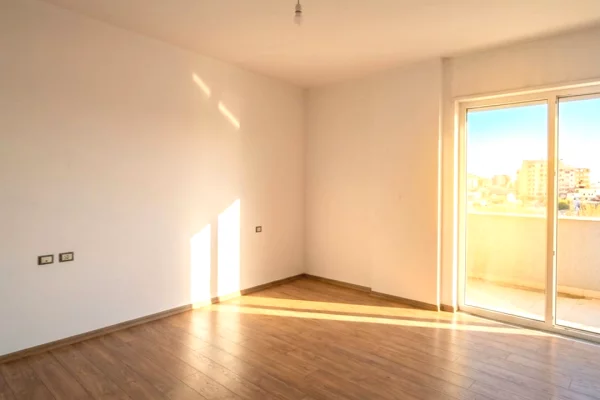 Shtepi me qera Apartament ne Tirane, 3+1, Mobilimi Bosh, pa mobiluar, Pagesa 50,000  Leke.