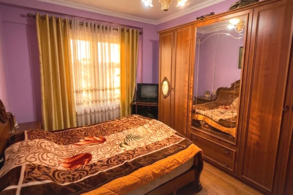 Shtepi me qera Apartament ne Tirane, 1+1, Mobilimi E mobiluar, Pagesa 50,000  Leke.