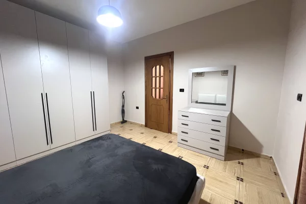 Shtepi me qera Apartament ne Tirane, 1+1, Mobilimi E mobiluar, Pagesa 50,000  Leke.