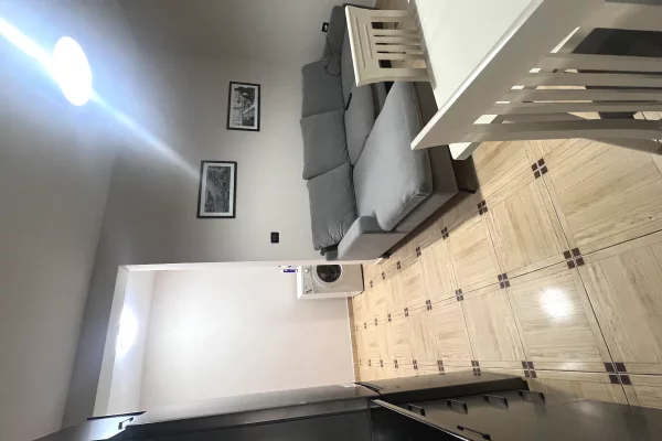 Shtepi me qera Apartament ne Tirane, 1+1, Mobilimi E mobiluar, Pagesa 50,000  Leke.