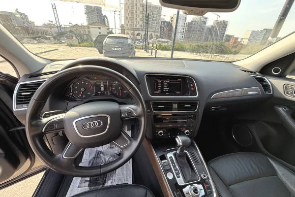 Auto in Vendita a Tirana, Audi, 2013 Benzine,Kambio Automatik Pagamento 9,000  Leke.