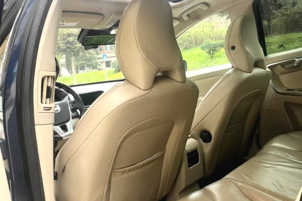 Auto in Vendita a Berat, Volvo, 2015 gasoline-gas,Kambio Automatik Pagamento 13,100  Euro.