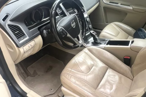 Auto in Vendita a Berat, Volvo, 2015 gasoline-gas,Kambio Automatik Pagamento 13,100  Euro.