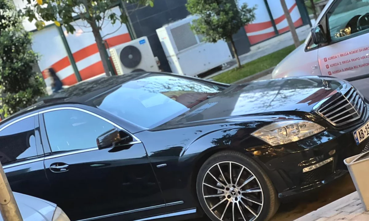 Auto in Vendita a Berat, Mercedes-Benz, 2011 Diesel,Kambio Automatik Pagamento 13,000  Euro.