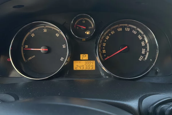 Auto in Vendita a Tirana, Opel, 2007 Diesel,Kambio Automatik Pagamento 5,500  Euro.