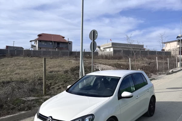 Auto in Vendita a Tirana - 6,000 Euro