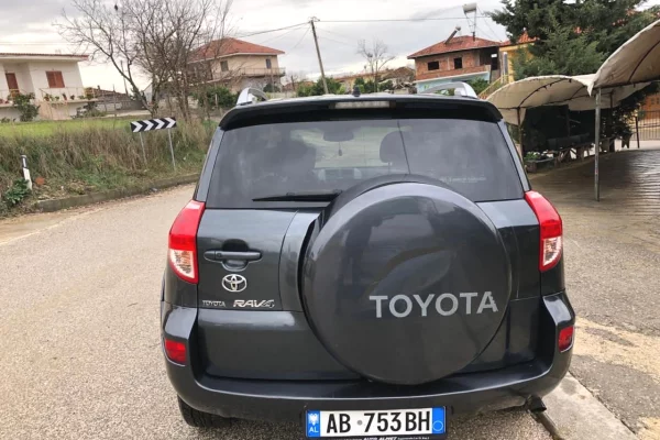 Makina ne shitje ne Lushnje, Toyota, 2008 Diesel,Kambio Manual Pagesa 5,000  Euro.