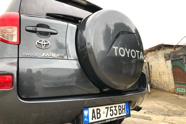 Makina ne shitje ne Lushnje, Toyota, 2008 Diesel,Kambio Manual Pagesa 5,000  Euro.