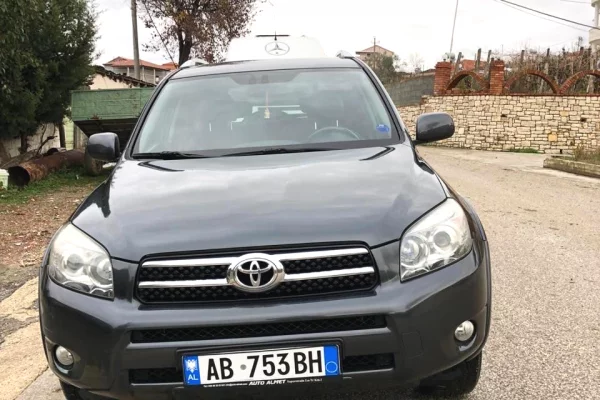 Makina ne shitje ne Lushnje, Toyota, 2008 Diesel,Kambio Manual Pagesa 5,000  Euro.
