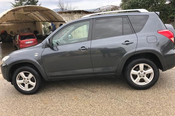 🔥 Shitet Toyota RAV4 2008 Diesel Manual – 200,000 km, Gjendje e Mirë