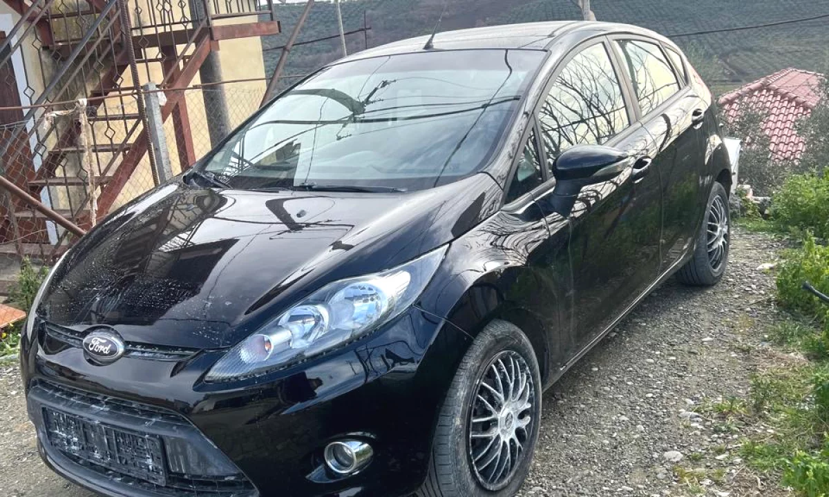 Makina ne shitje ne Lushnje, Ford, 2013 Benzine,Kambio Manual Pagesa 3,750  Euro.