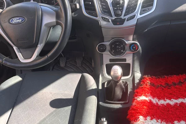 Makina ne shitje ne Lushnje, Ford, 2013 Benzine,Kambio Manual Pagesa 3,750  Euro.