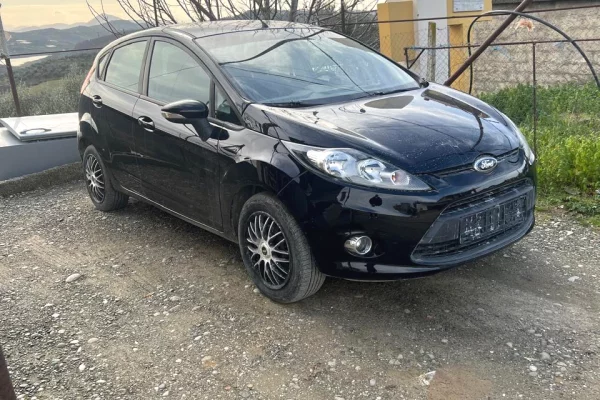 Makina ne shitje ne Lushnje - 3,750 Euro