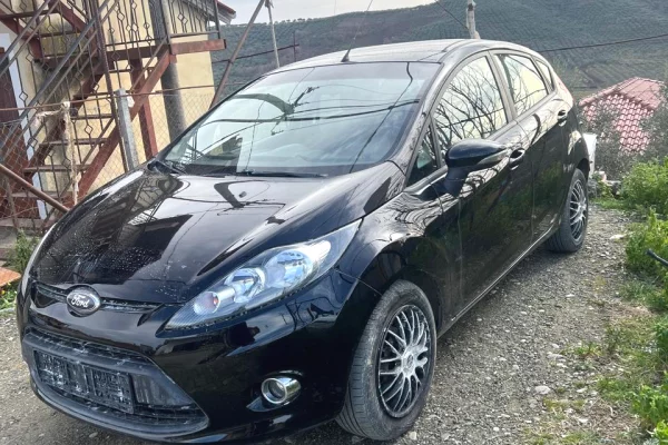 Makina ne shitje ne Lushnje - 3,750 Euro