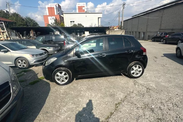 Makina ne shitje ne Lushnje, Toyota, 2009 gasoline-gas,Kambio Manual Pagesa 3,500  Euro.