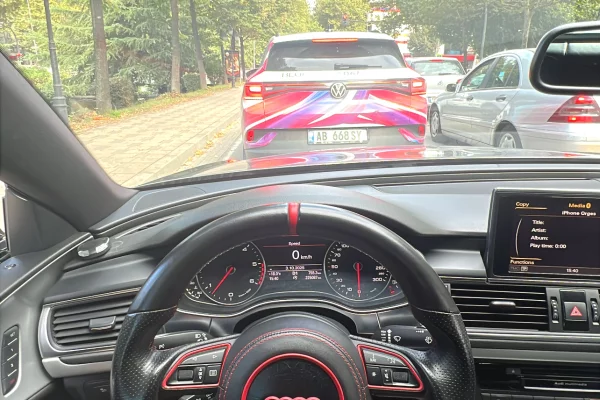 Makina ne shitje ne Tirane, Audi, 2011 Diesel,Kambio Automatik Pagesa 11,000  Euro.