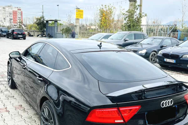 Makina ne shitje ne Tirane, Audi, 2011 Diesel,Kambio Automatik Pagesa 11,000  Euro.