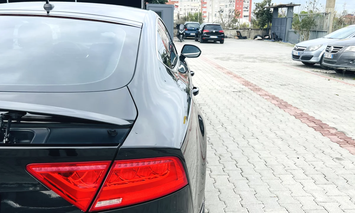 Makina ne shitje ne Tirane, Audi, 2011 Diesel,Kambio Automatik Pagesa 11,000  Euro.