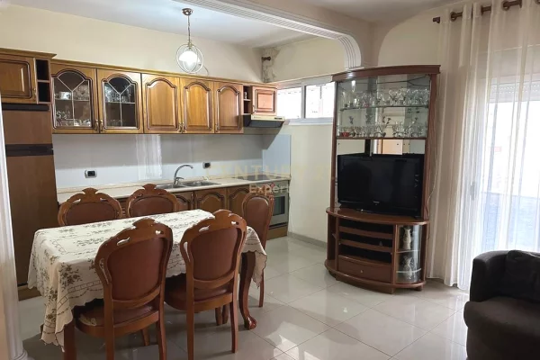 Shtepi me qera Apartament ne Tirane, 2+1, Mobilimi E mobiluar, Pagesa 580  Euro.