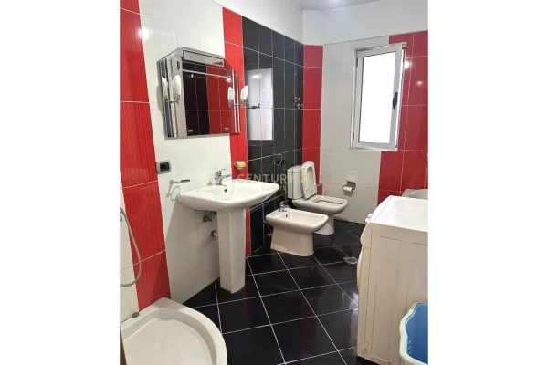 Shtepi me qera Apartament ne Tirane, 2+1, Mobilimi E mobiluar, Pagesa 580  Euro.