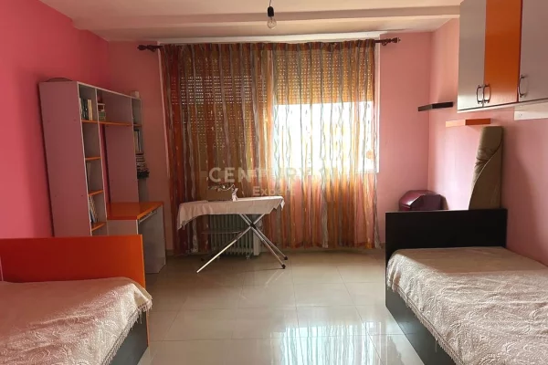 Shtepi me qera Apartament ne Tirane, 2+1, Mobilimi E mobiluar, Pagesa 580  Euro.