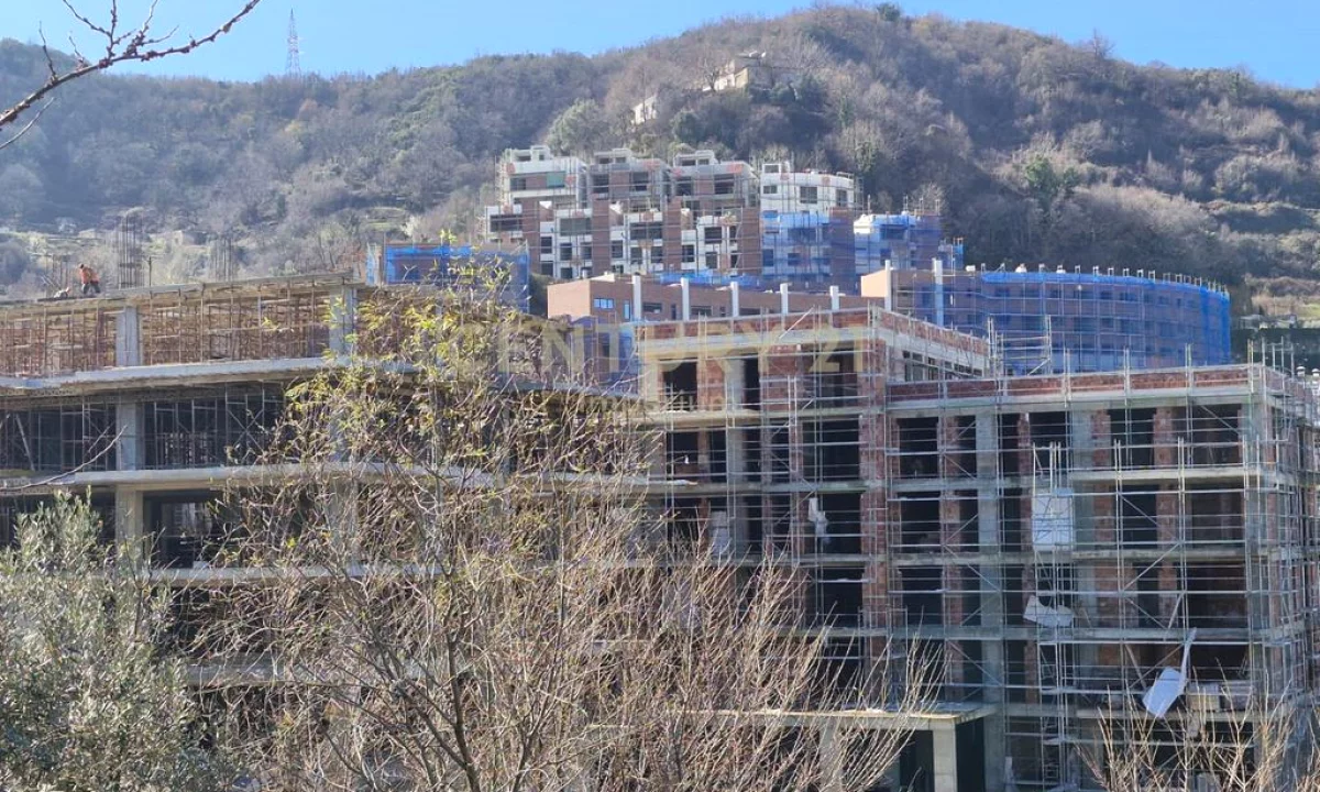 Shtepi ne shitje Apartament ne Tirane, 2+1, Mobilimi Bosh, pa mobiluar, Pagesa 216,000  Euro.