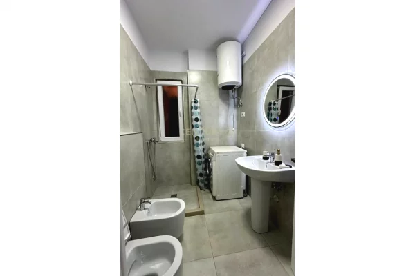 Shtepi me qera Apartament ne Tirane, 1+1, Mobilimi E mobiluar, Pagesa 600  Euro.