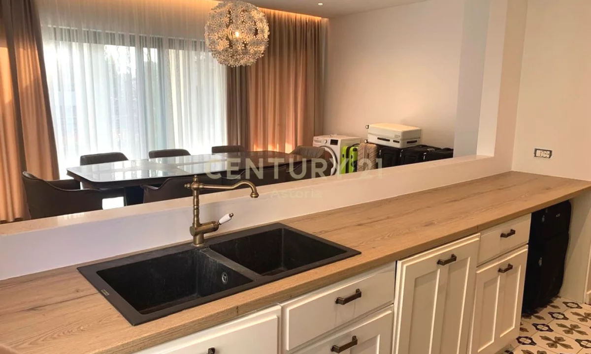 Shtepi me qera Apartament ne Tirane, 2+1, Mobilimi E mobiluar, Pagesa 1,200  Euro.