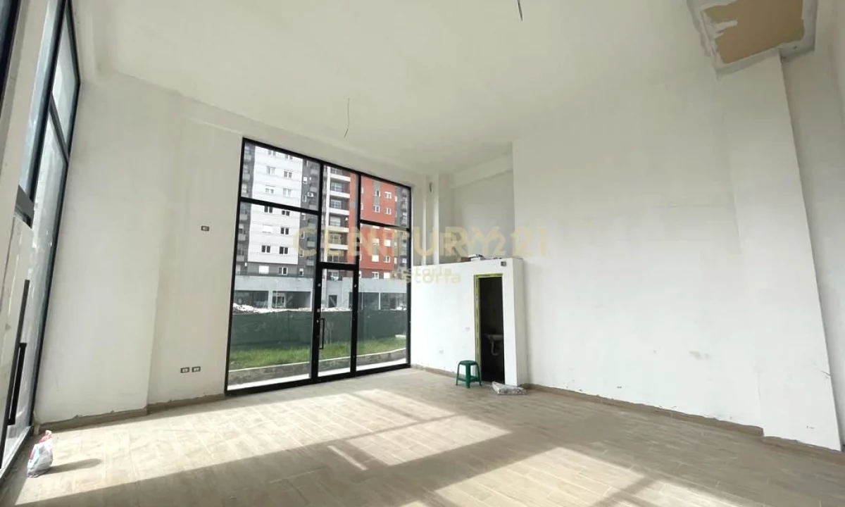 SHOP FOR SALE IN ASTIR