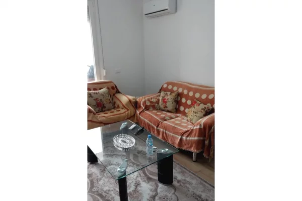 Shtepi me qera Apartament ne Tirane, 1+1, Mobilimi E mobiluar, Pagesa 400  Euro.