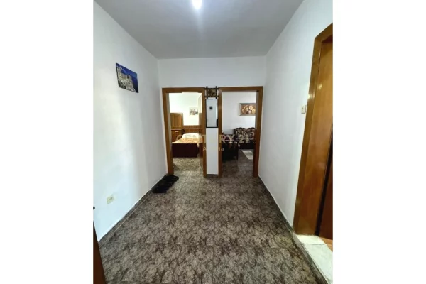 Shtepi me qera Apartament ne Tirane, 2+1, Mobilimi E mobiluar, Pagesa 450  Euro.